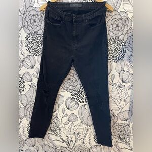 Black Skinny High-Rise Jeans with Distressed Knees